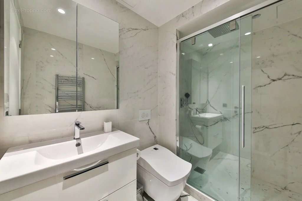 Appartement à PARIS-8E