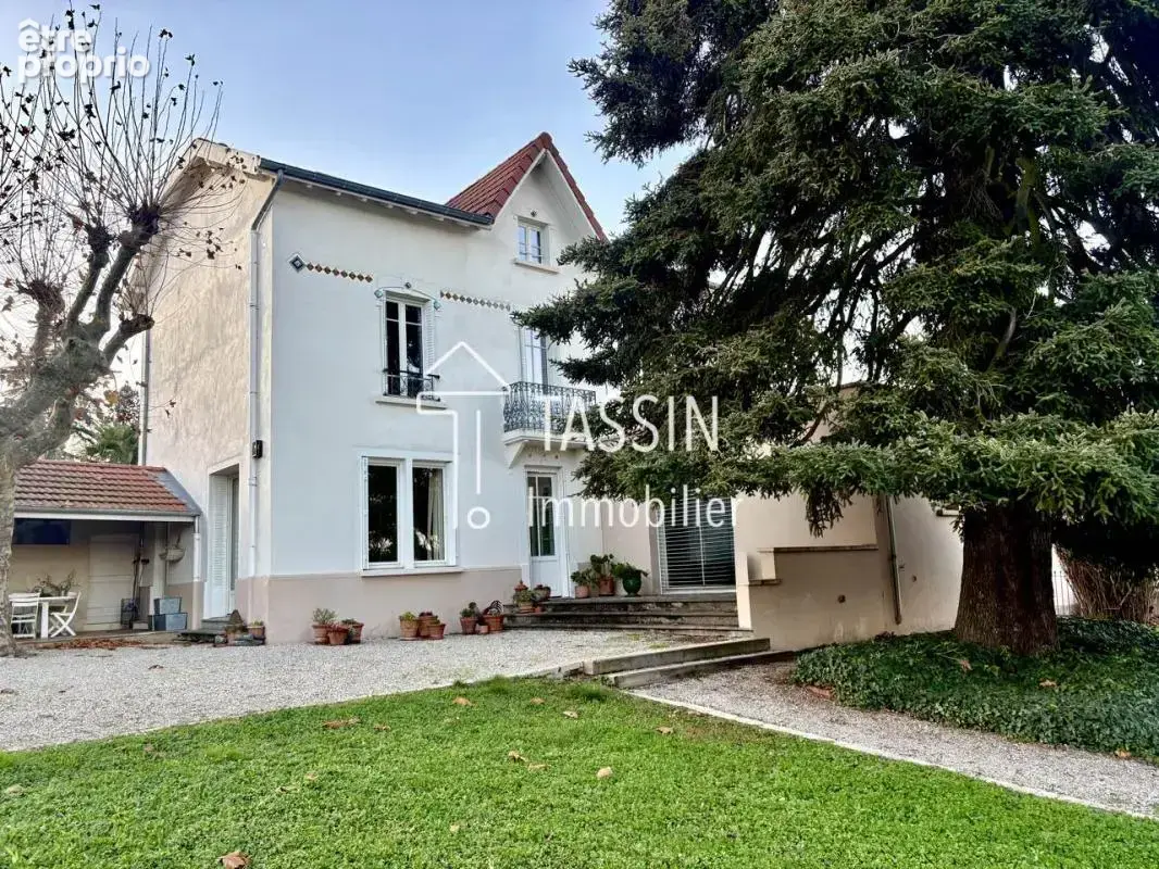 Maison à SAINT-GENIS-LES-OLLIERES
