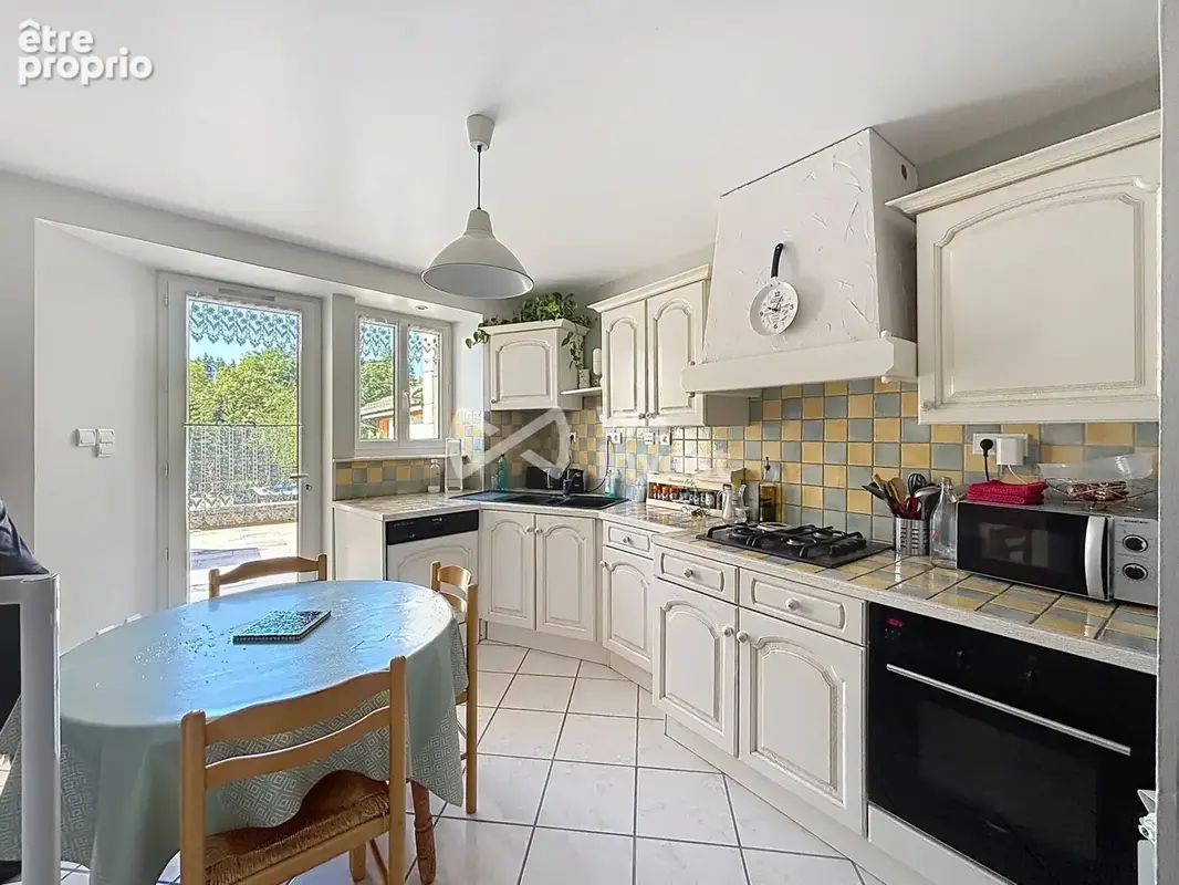 Maison 5 pièces 229 m² à vendre à Lancrans (01200) - photo 2