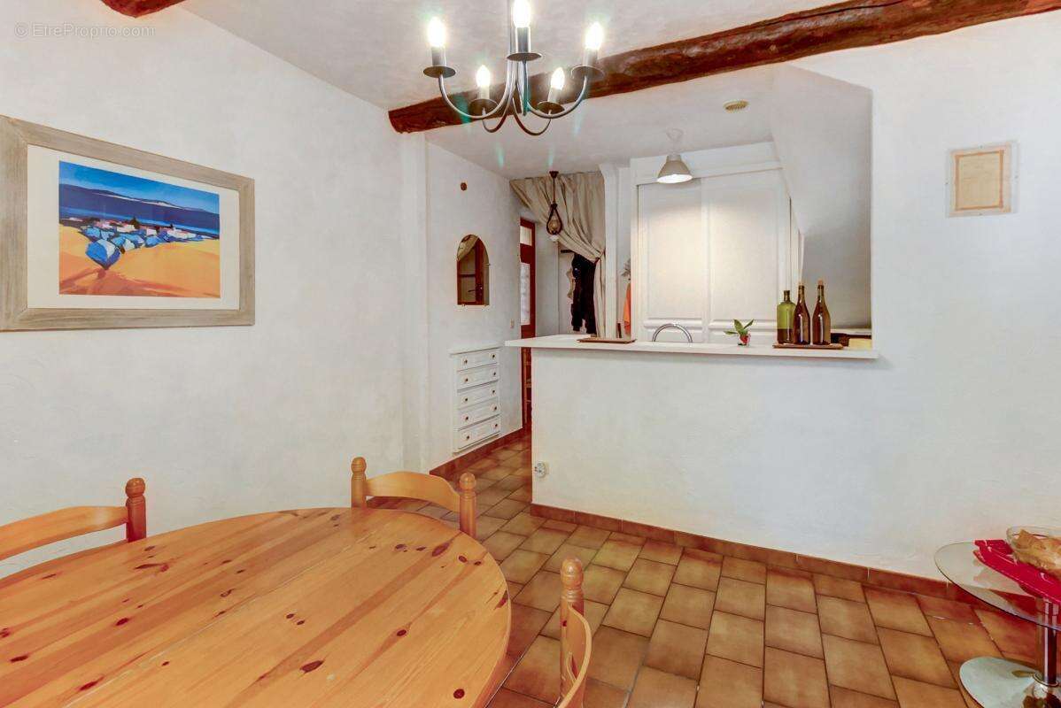 Maison à SAINT-LAURENT-DU-VAR