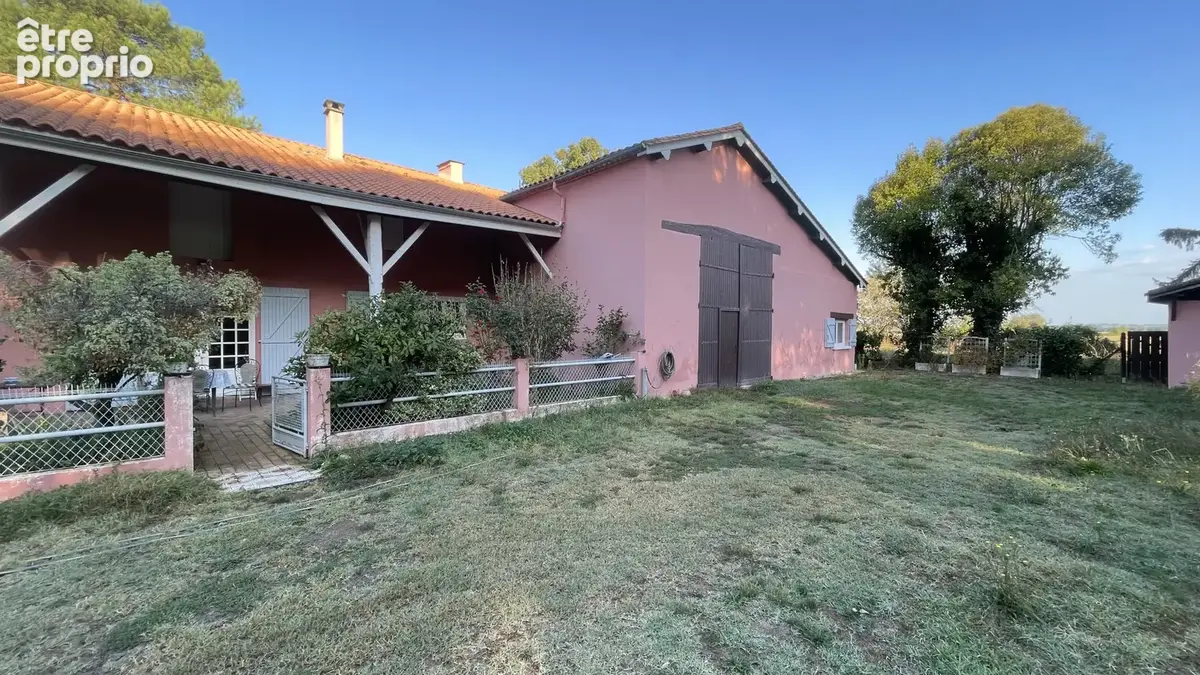 Un trésor de maison de 217 m2 de plain pied, annexes et terrain arboré de 1.8 hectares, Noaillac 33190 - photo 26