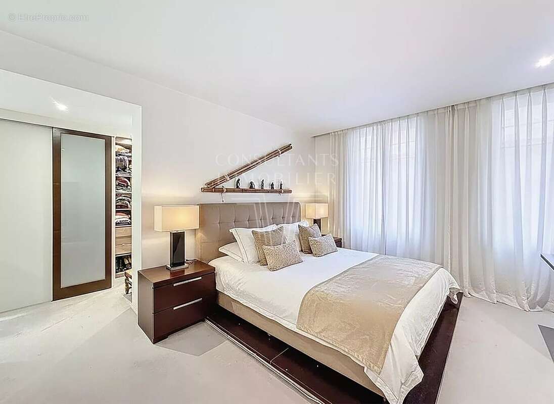 Appartement à PARIS-7E