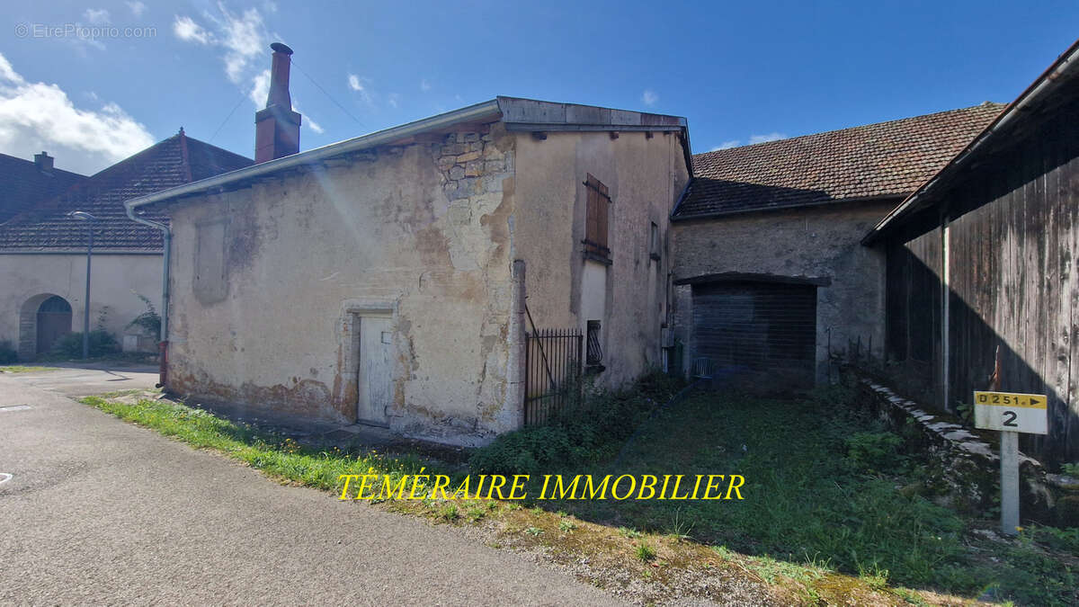 Vers-en-Montagne - Maison mitoyenne de 114.80m2 à rénover - photo 3