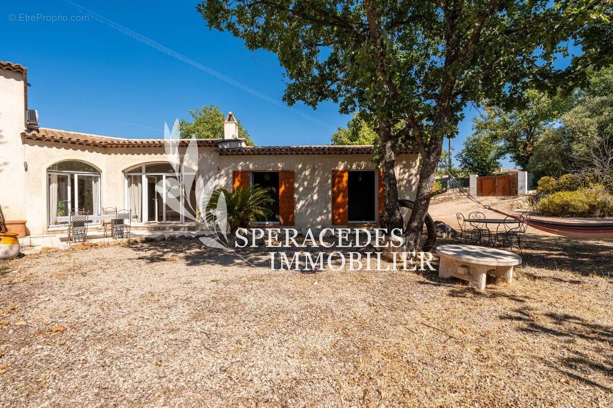 Maison à SAINT-CEZAIRE-SUR-SIAGNE