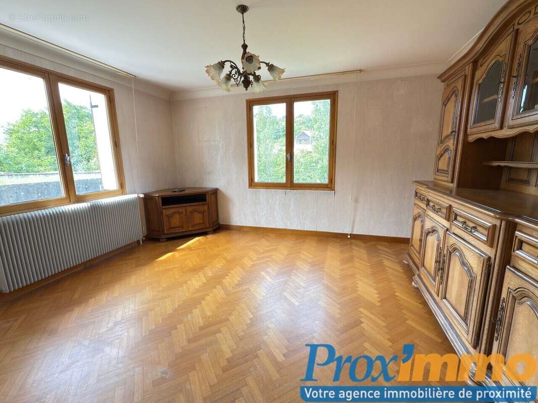 Maison à MIRIBEL-LES-ECHELLES