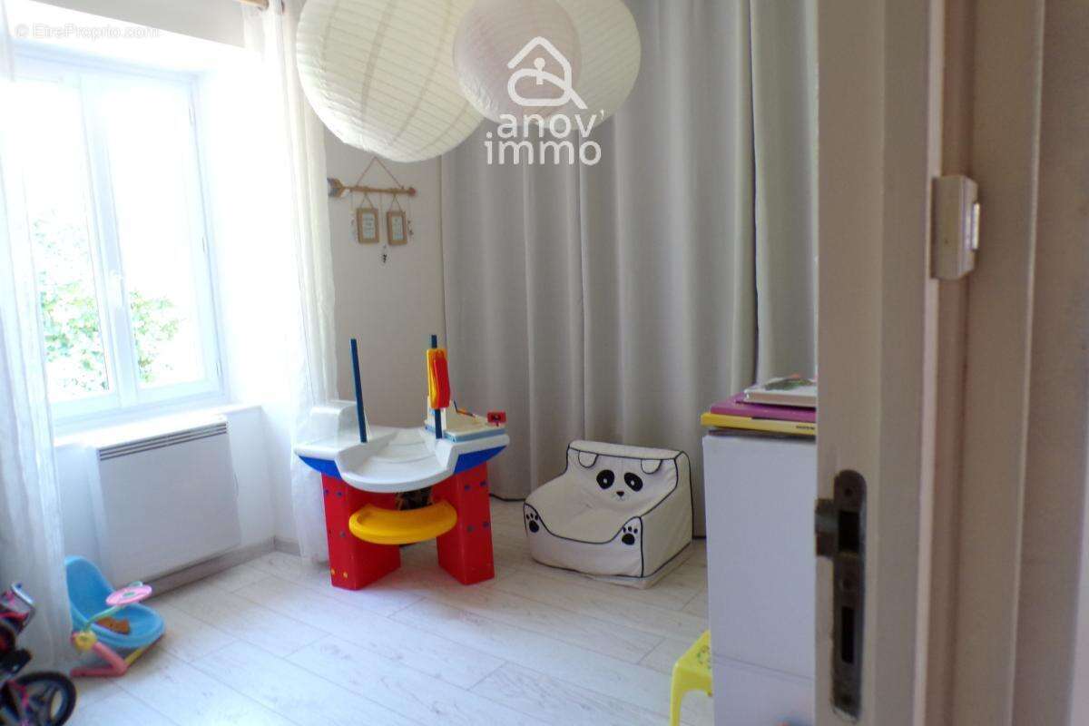 Maison familiale avec grand terrain clos, véranda et sous-so - photo 17