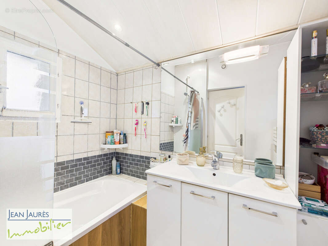 Maison à SAINTE-SAVINE