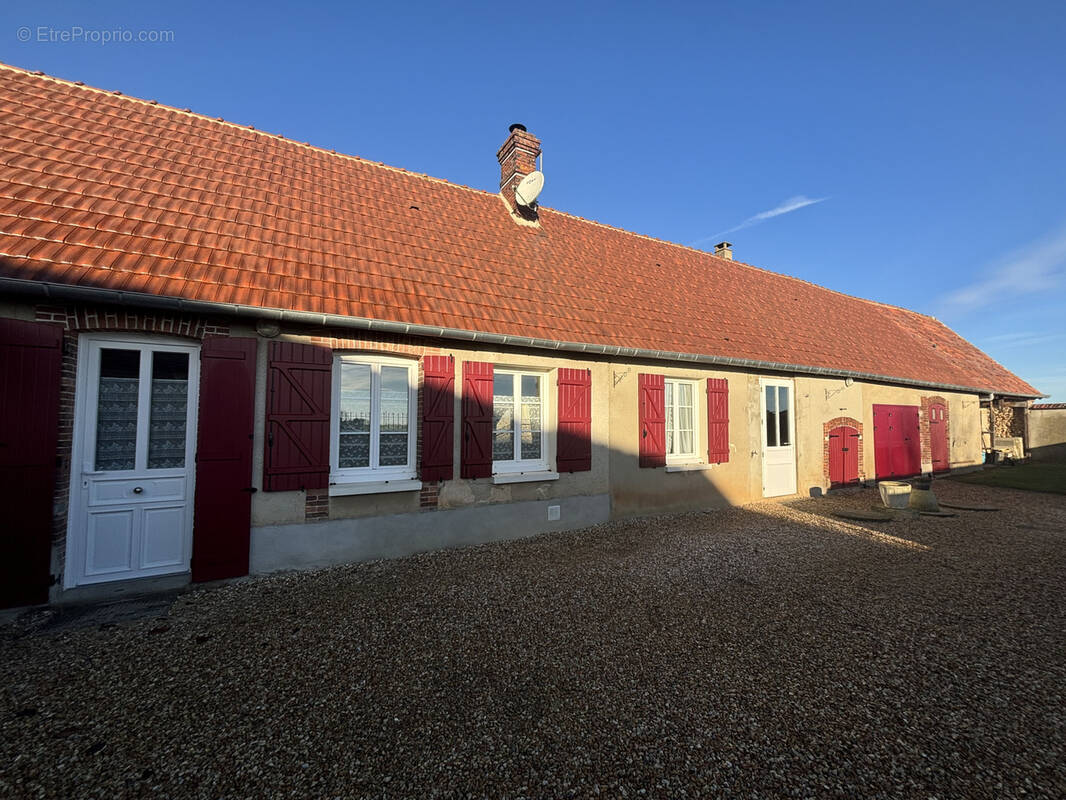 Maison à TREMBLAY-LES-VILLAGES