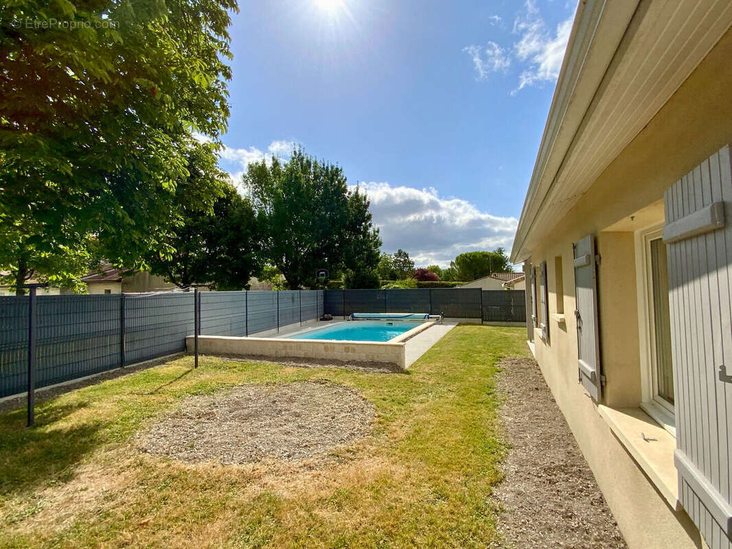 Maison à JARNAC-CHAMPAGNE