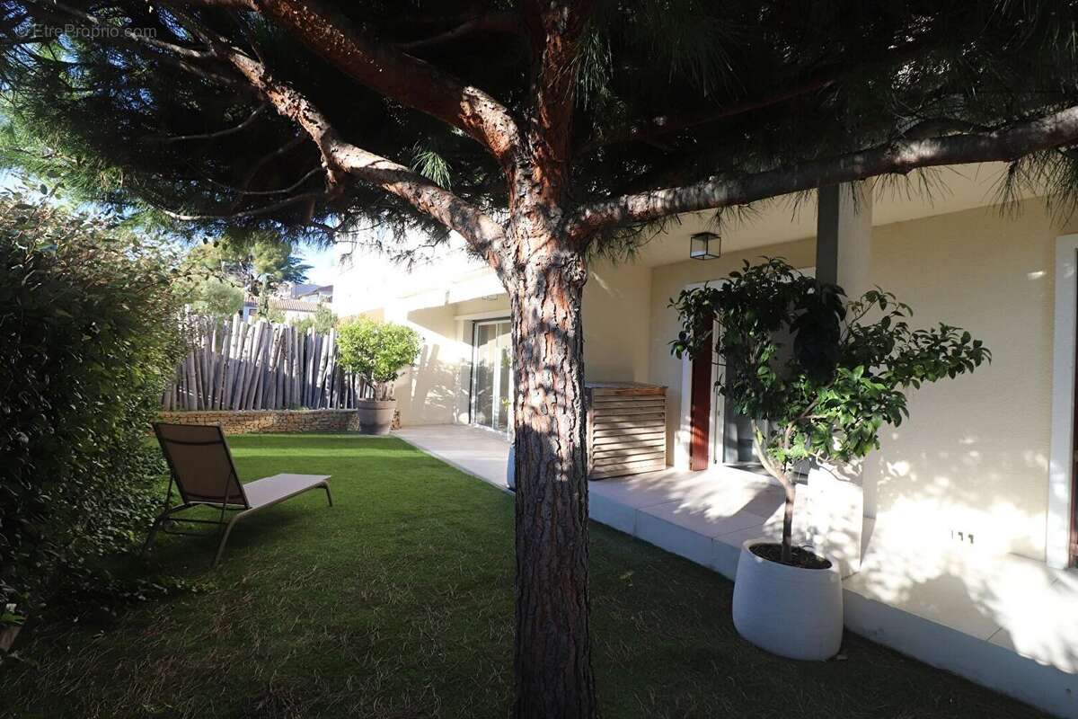 Appartement à SAINT-CYR-SUR-MER