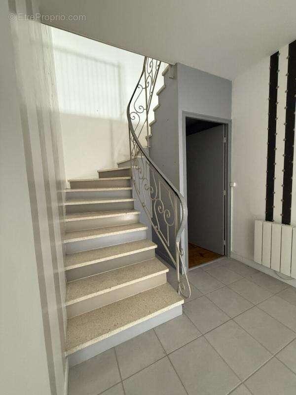 Propriété  7  Pièces - photo 8