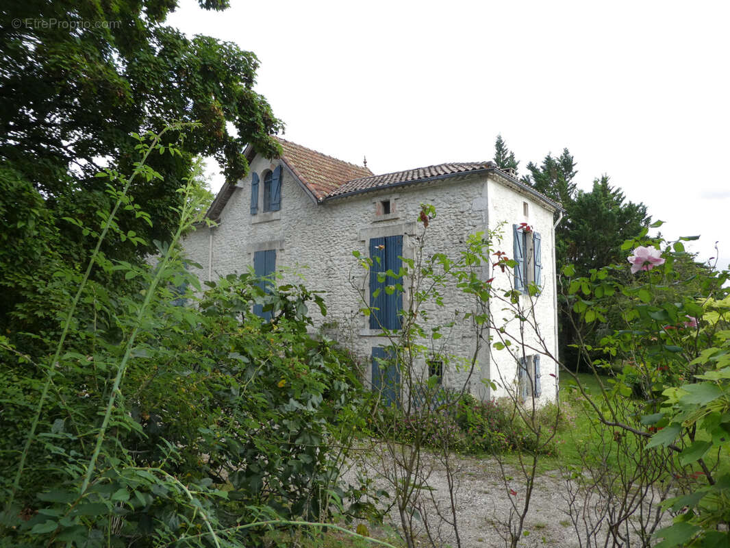Maison à MONTAIGU-DE-QUERCY