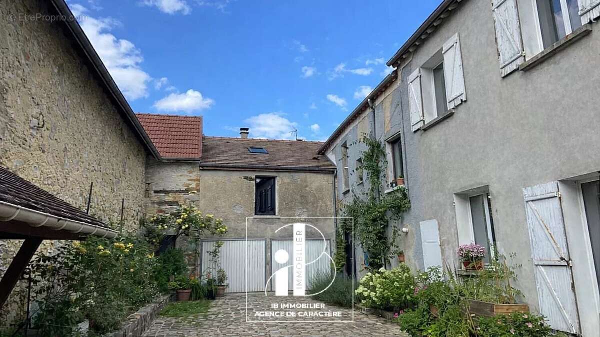 Maison à VULAINES-SUR-SEINE