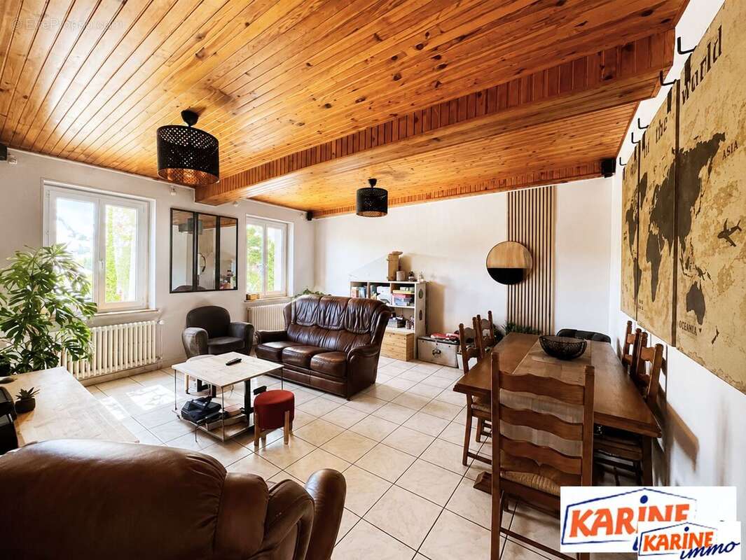Appartement à FONTAINES-SAINT-MARTIN