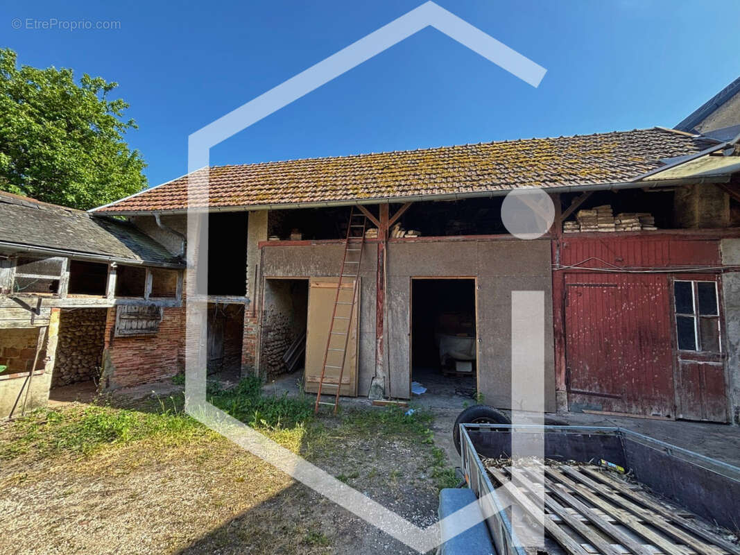 Maison à SAINT-AMAND-EN-PUISAYE