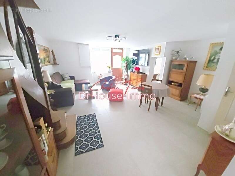 Maison à SAINT-GEORGES-DE-REINTEMBAULT