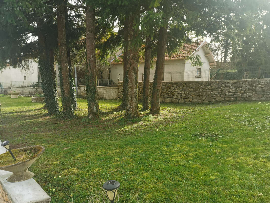 Maison à SAINT-BAUDILLE-DE-LA-TOUR