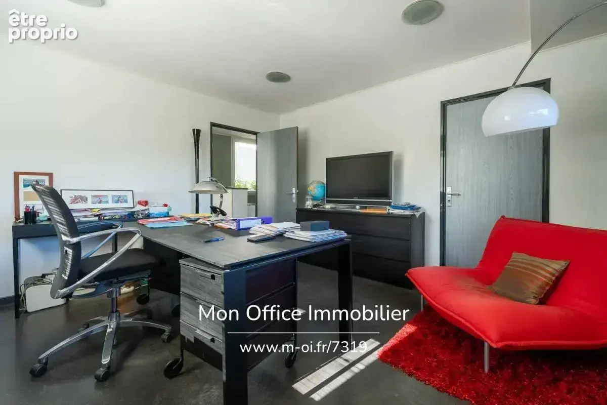 Référence : 7319-NGU - Maison 10 pièces - 5 chambres - deux studios - piscine - 380m2 habitables et 223m2 de sous-sol / garages - photo 20