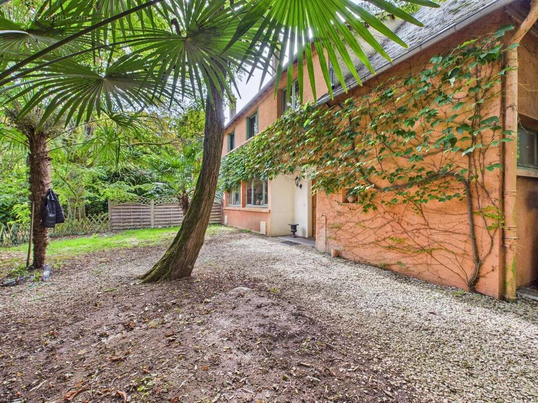 Maison à TOURNON-SAINT-PIERRE