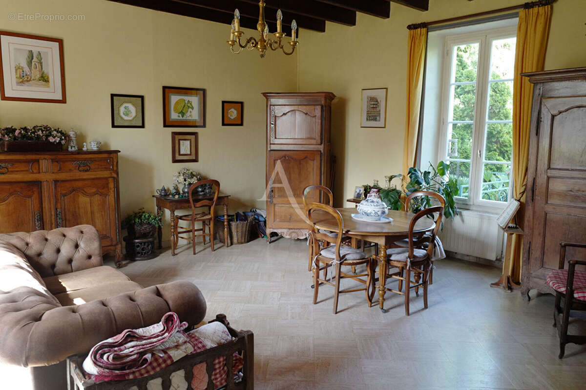 Maison à CURZON