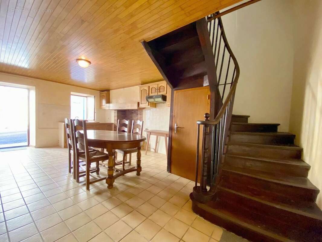 Grande maison avec extérieur au coeur d'un joli village - photo 3