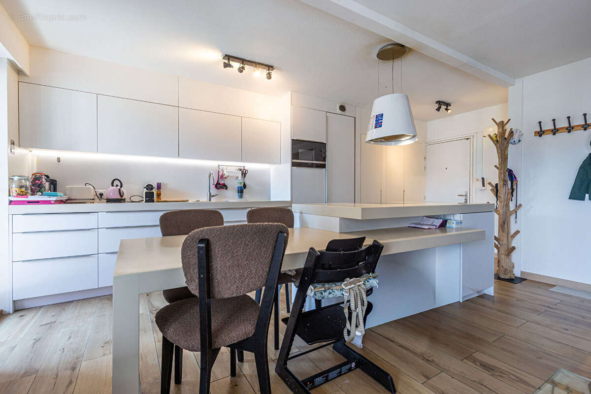 Agence immobiliere laforet - exclusivite - "bonsaï" - annecy - appartement t4 de 73.49m² - balcon/loggia 10m2 - cave - parking d - photo 3