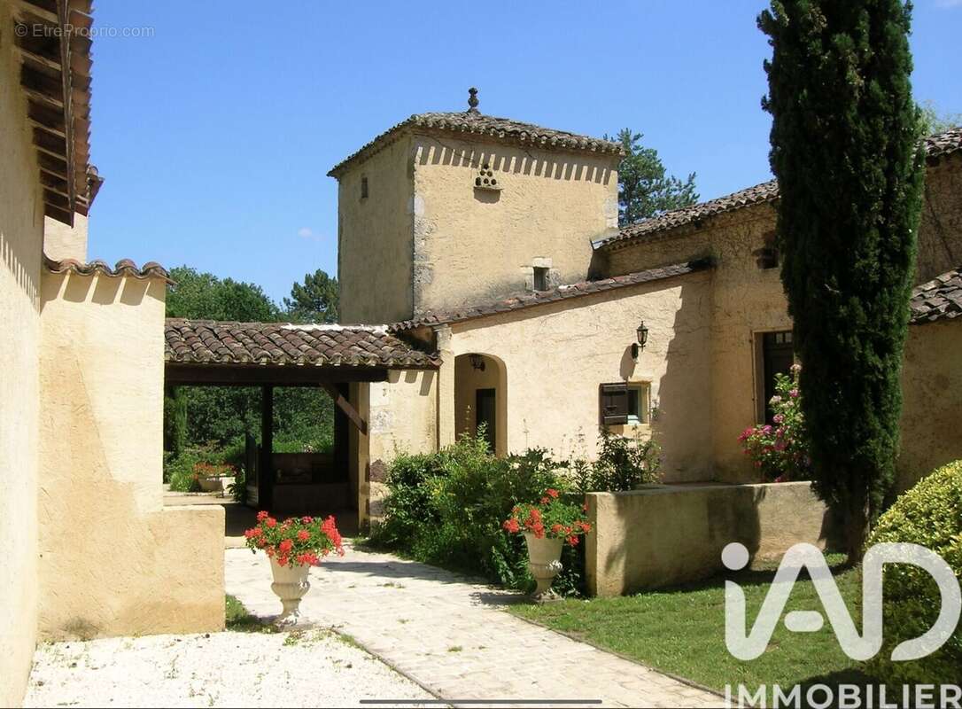 Maison 305 m² à Mazeyrolles  - photo 9