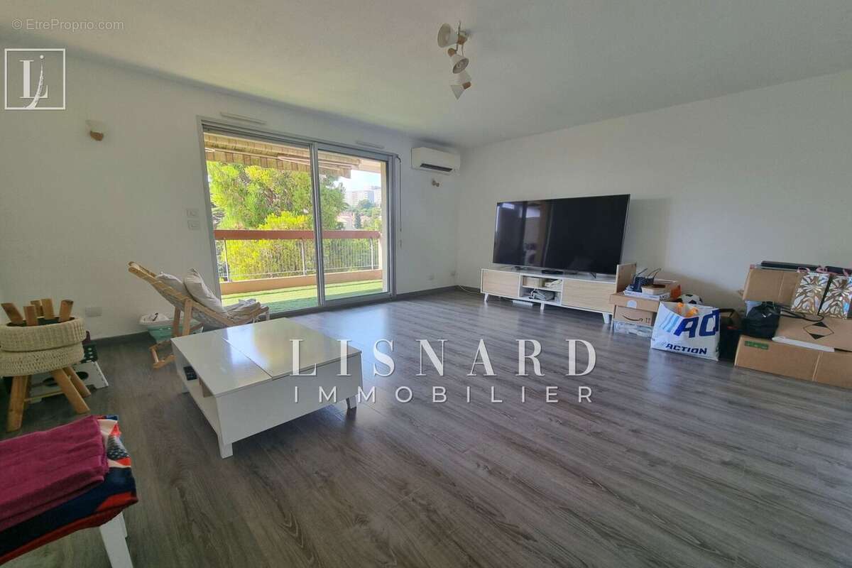 Appartement à VALLAURIS