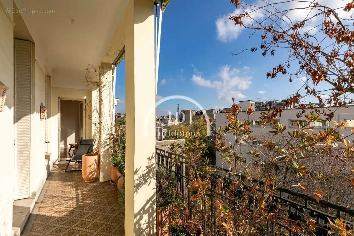 Appartement à PARIS-16E