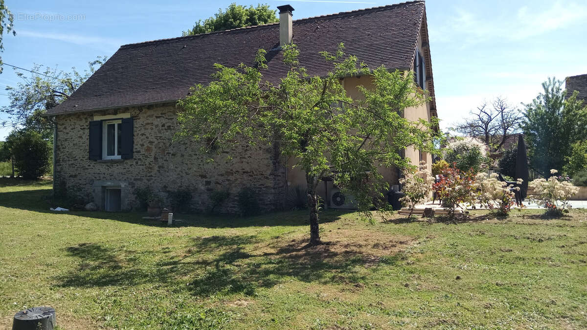 Maison à SAINT-PRIEST-LES-FOUGERES