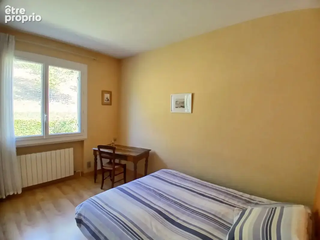 Propriété de 5 chambres située à la lisière du village, offrant de jolies vues. - photo 8