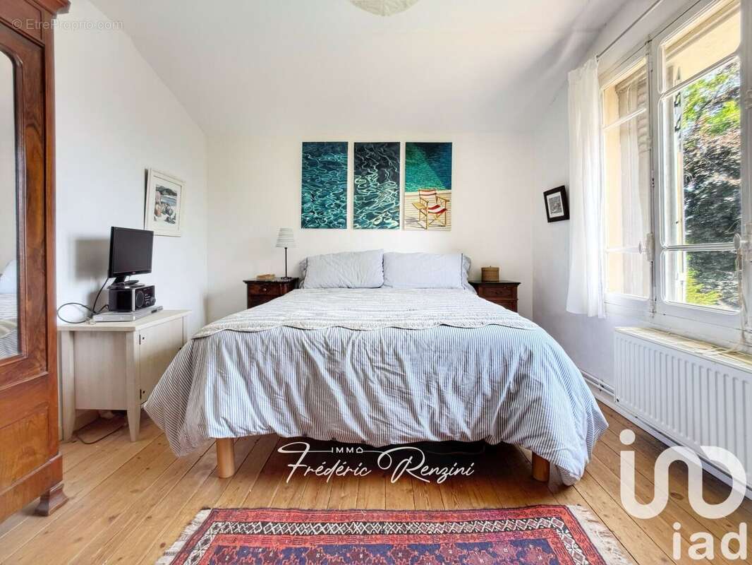 Maison 110 m² à Saint-Denis  - photo 5