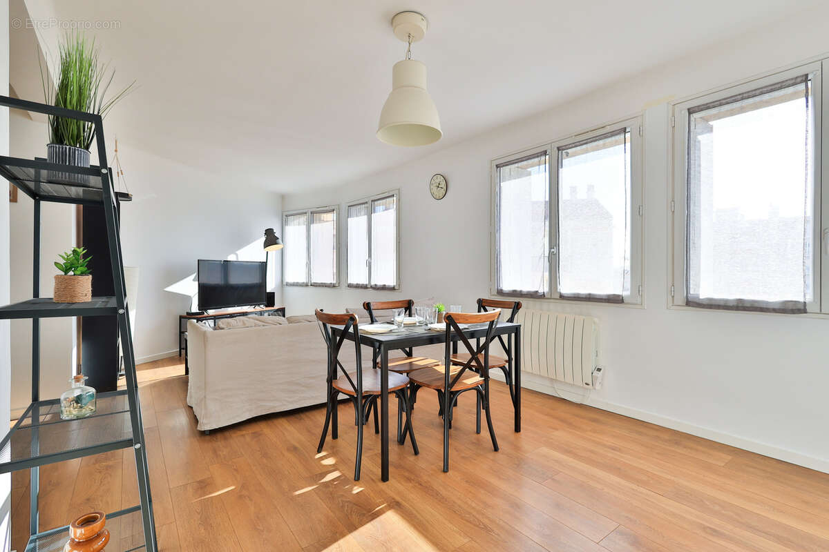 Appartement à LE REVEST-LES-EAUX
