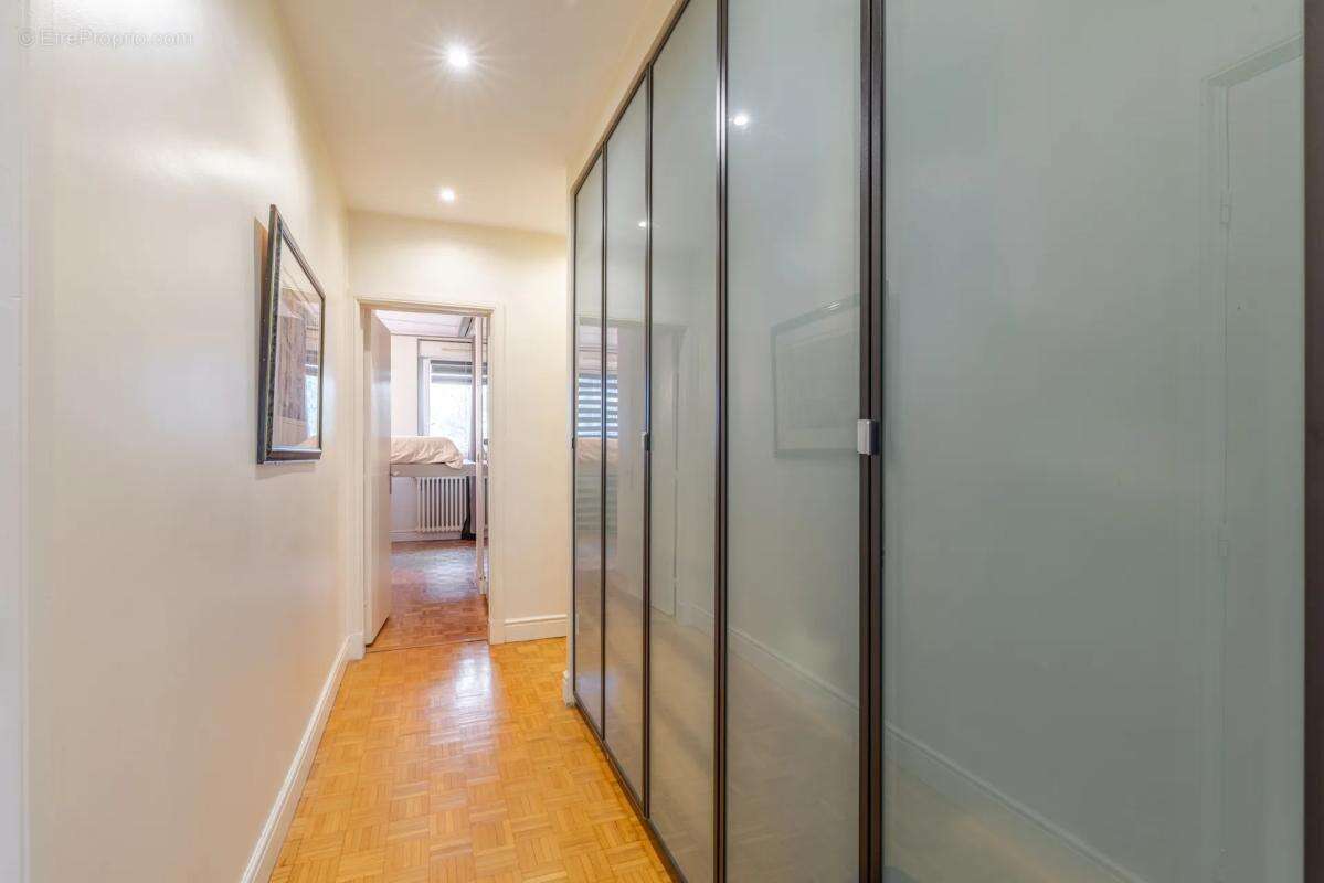 Appartement à COURBEVOIE