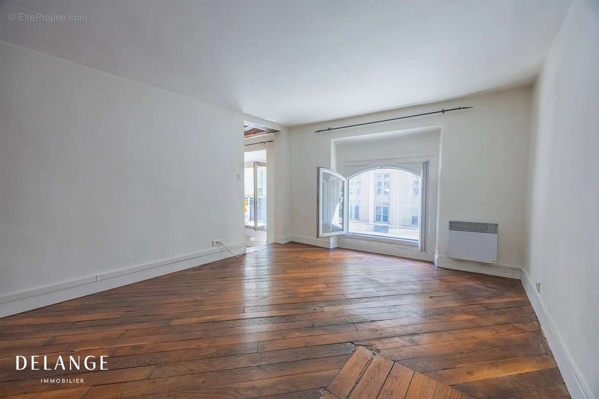 Appartement à PARIS-10E