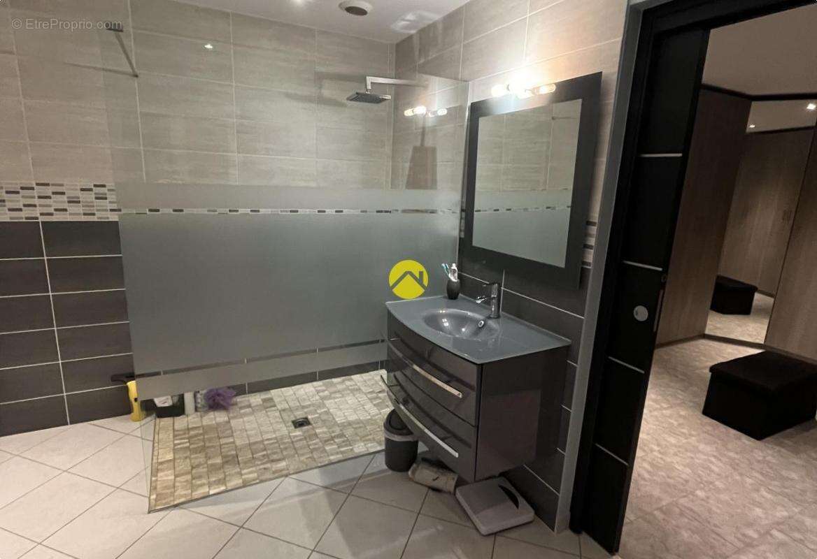 Maison à PUY-GUILLAUME