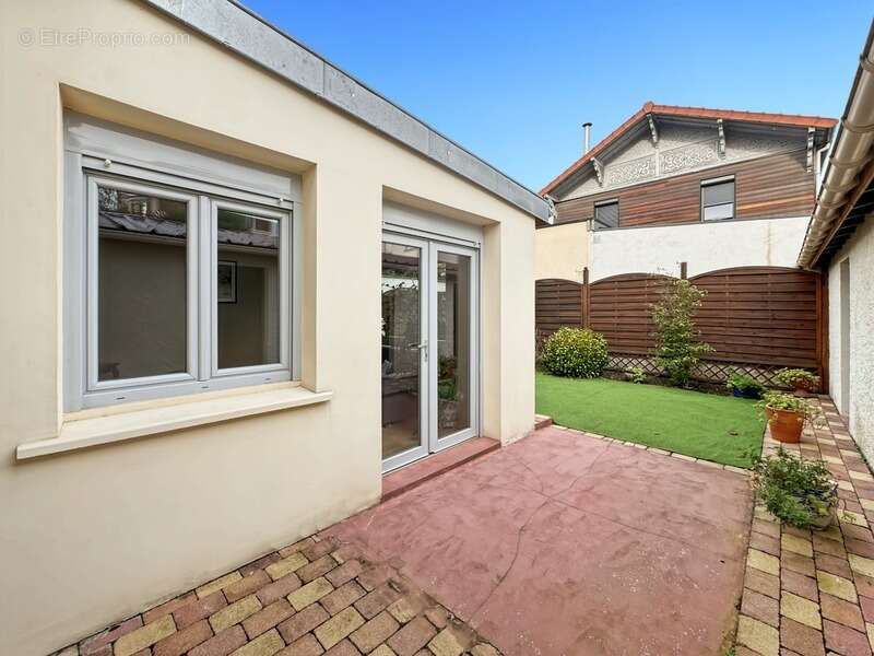 Maison à COURBEVOIE