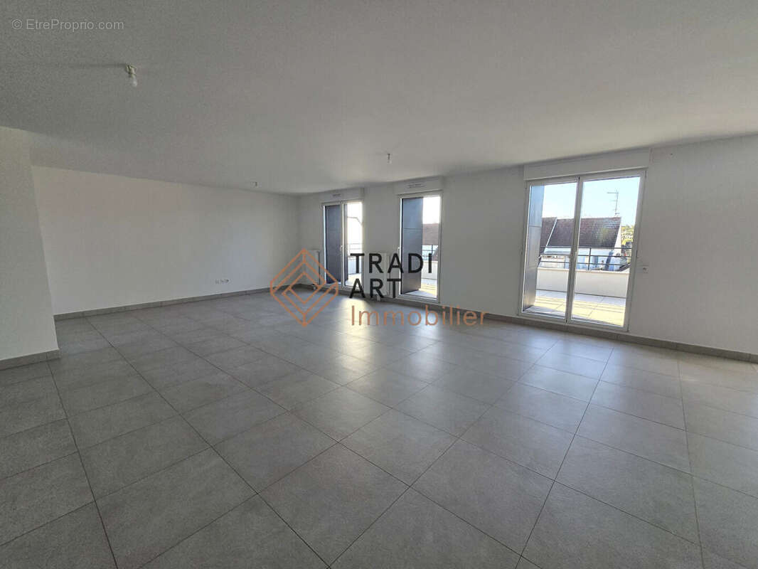 Appartement à SAINTE-GENEVIEVE-DES-BOIS