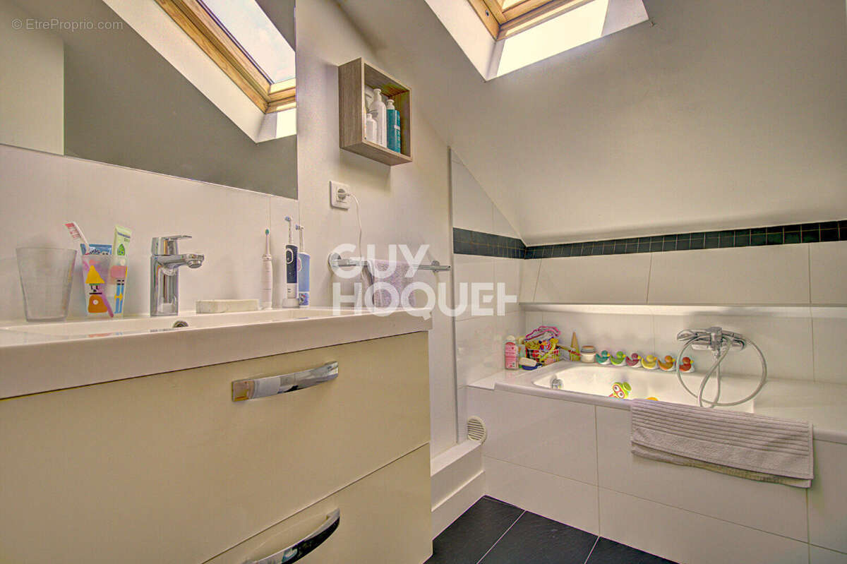 Appartement à PARIS-20E