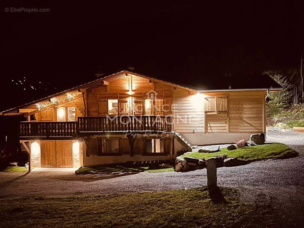 Maison à LES HOUCHES