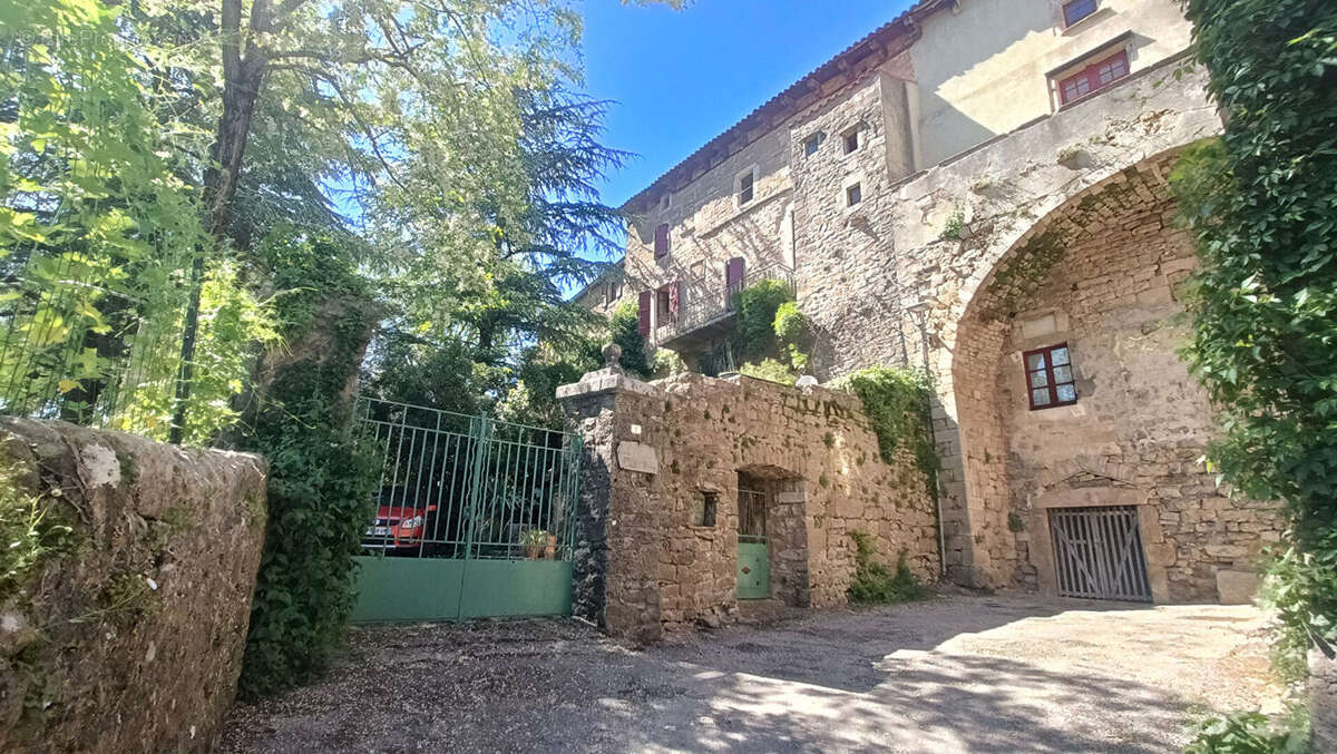 Maison à SAINTE-EULALIE-DE-CERNON