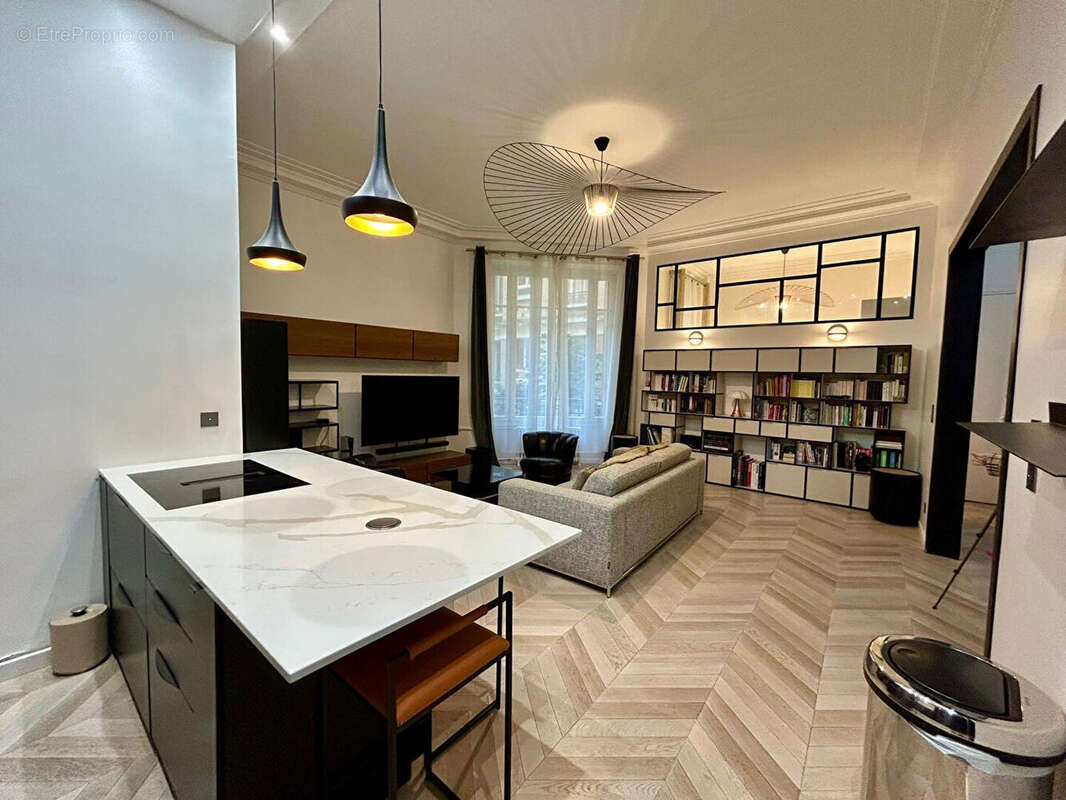 Appartement à PARIS-16E