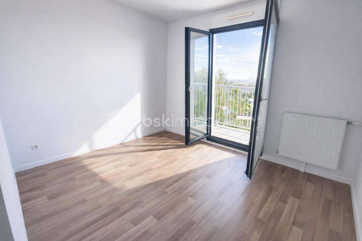 Secteur Résidentiel Ligne 7 Fort d'Aubervilliers , dans un immeuble de 2016  : Un appartement  de 5 pièces en parfait état avec  - photo 8