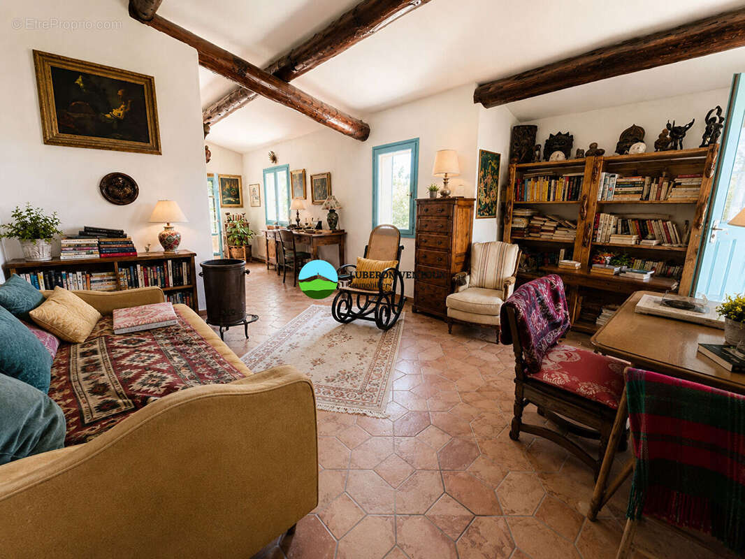 A VENDRE VENASQUE BELLE VILLA DE 220 m² environ sur 4000 m² de terrain - photo 3