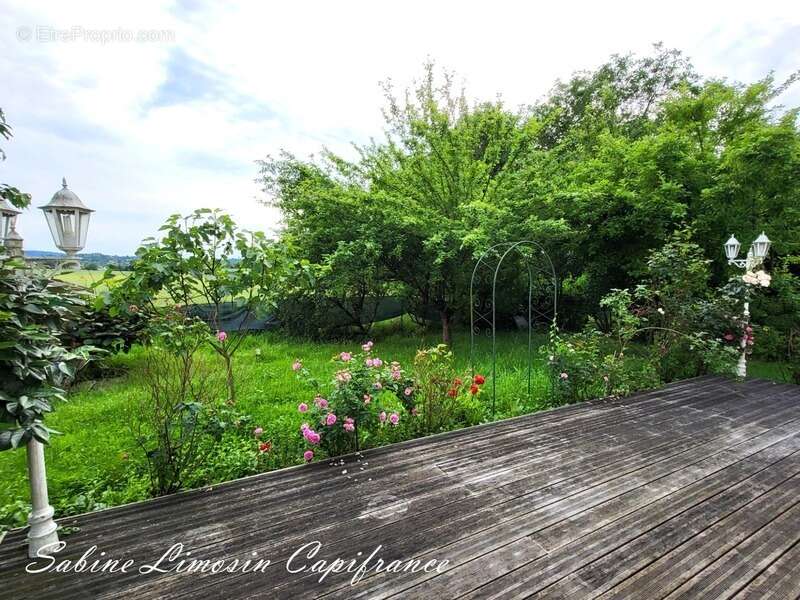 Maison à VIEUX-CHARMONT