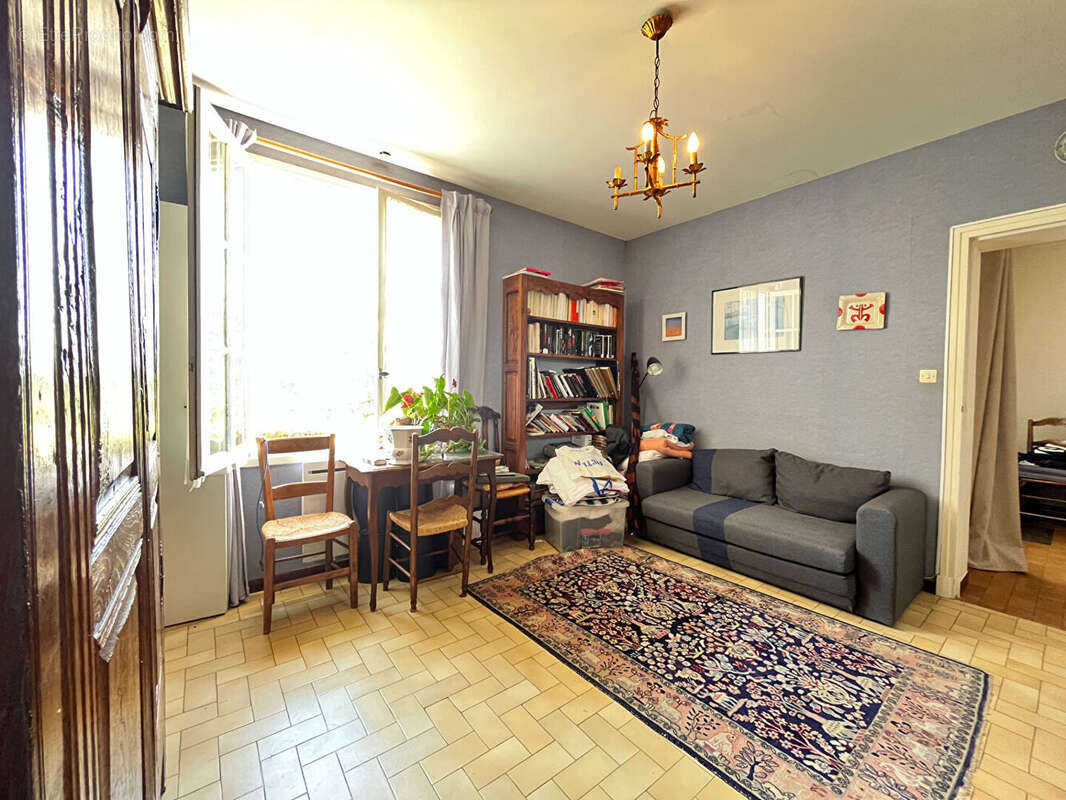 Exclusivité - Maison familiale avec piscine à pied des commerces - photo 11