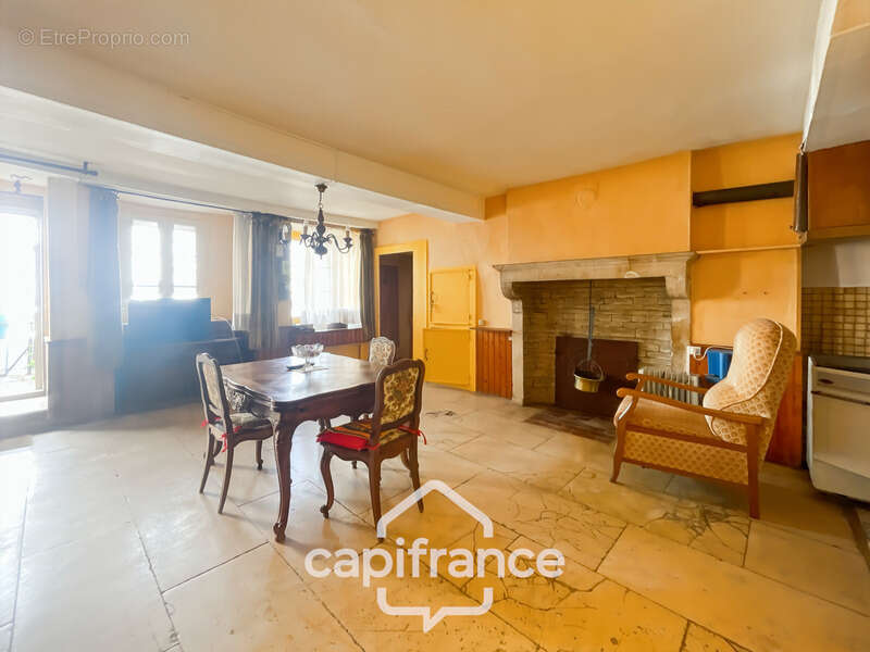 Maison à BAIGNEUX-LES-JUIFS