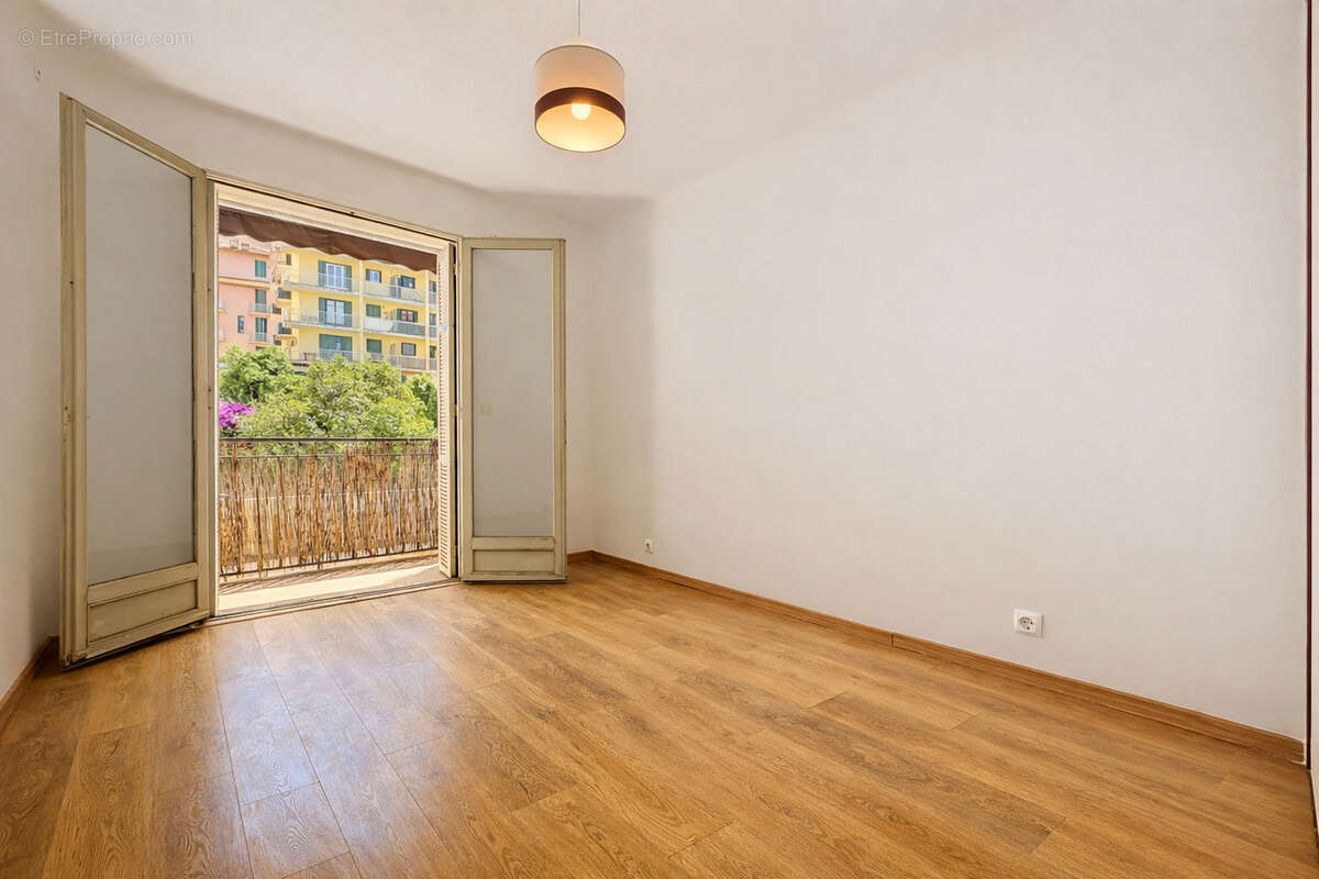 Appartement T3 lumineux avec terrasses - entrée centre-ville ? potentiel + aides ORELI (double vitrage & clim) - photo 13