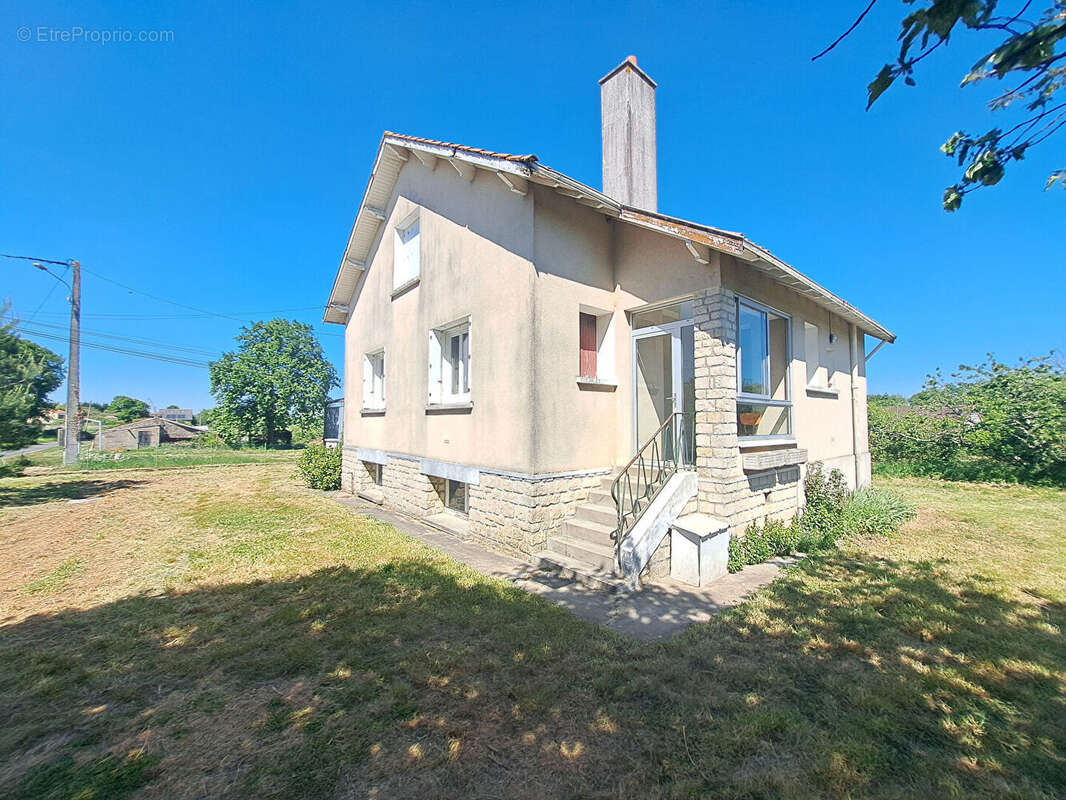 Maison à BONNEUIL-MATOURS