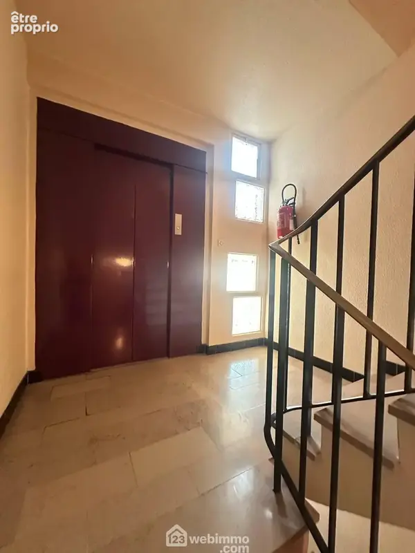 Avec ascenseur